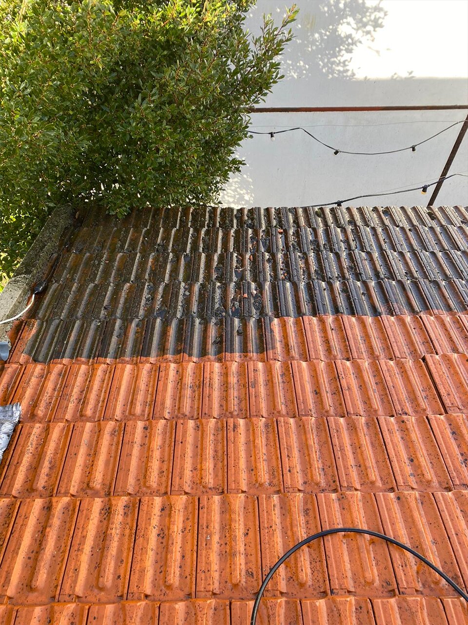 Demoussage de couverture à Suresnes (92150) dans les Hauts de Seine (92).